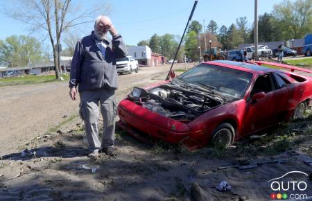 Tim Evans, with one of his destroyed Pontiac Fieros